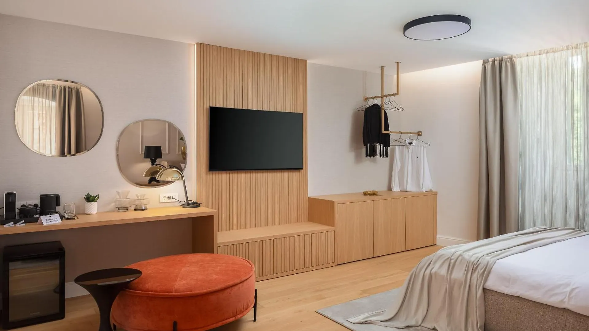 Golden Gate Apartments - Unique Location Split